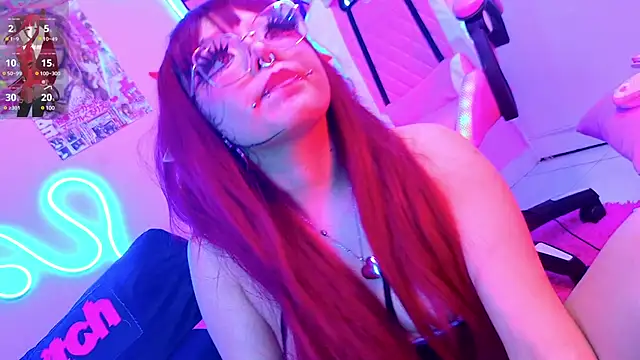 Snapshot of LaytonBox chatting on March 18, 2025, 12:40 am LaytonBox online show from March 18, 2025, 12:40 am