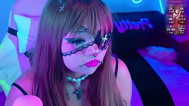 Snapshot of LaytonBox chatting on February 18, 2025, 11:08 pm LaytonBox online show from February 18, 2025, 11:08 pm