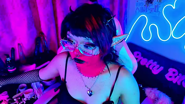 Snapshot of LaytonBox chatting on March 1, 2025, 4:58 am LaytonBox online show from March 1, 2025, 4:58 am