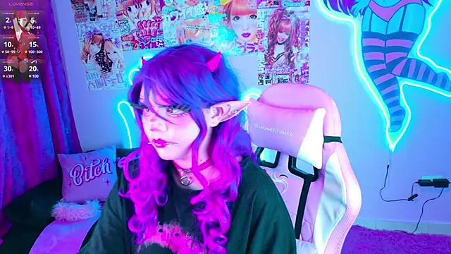 Snapshot of LaytonBox chatting on March 7, 2025, 1:20 am LaytonBox online show from March 7, 2025, 1:20 am