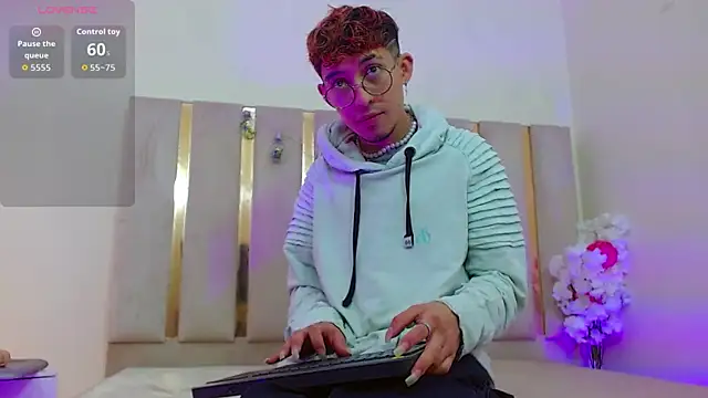 Snapshot of Axel_tay chatting on October 24, 2025, 3:27 am Axel tay online show from October 24, 2025, 3:27 am