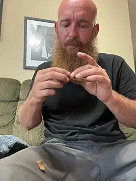 Snapshot of 32XRedBeard chatting on July 7, 2026, 9:40 pm 32XRedBeard online show from July 7, 2026, 9:40 pm
