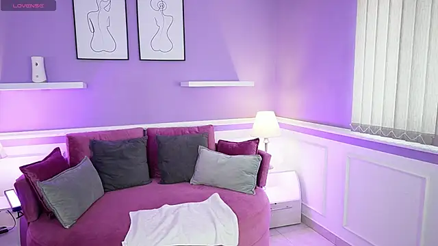 Emma Walkerr  online show from March 17, 2025, 7:04 pm