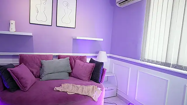 Emma Walkerr  online show from March 12, 2025, 7:04 pm