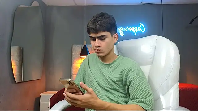 Tommy18   online show from February 25, 2025, 8:47 am