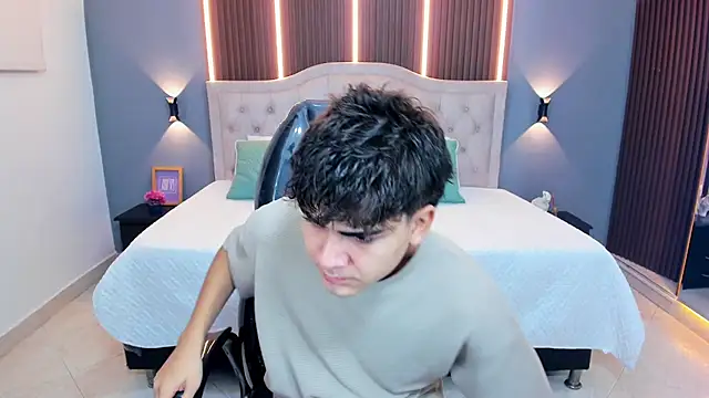 Tommy18   online show from April 16, 2026, 3:29 am