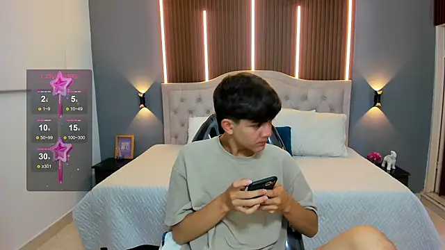 Snapshot of Tommy18__ chatting on October 14, 2025, 3:51 am Tommy18   online show from October 14, 2025, 3:51 am