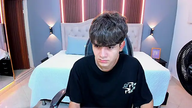 Snapshot of Tommy18__ chatting on September 28, 2025, 3:13 am Tommy18   online show from September 28, 2025, 3:13 am