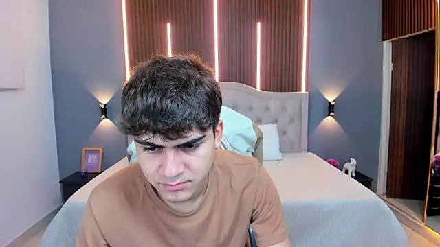 Tommy18   online show from November 19, 2025, 3:28 am