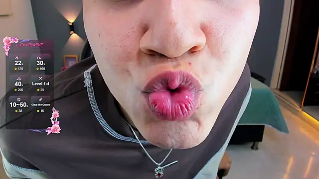 Tommy18   online show from April 14, 2026, 3:44 am