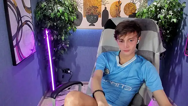 John Weasley online show from September 25, 2025, 4:24 pm