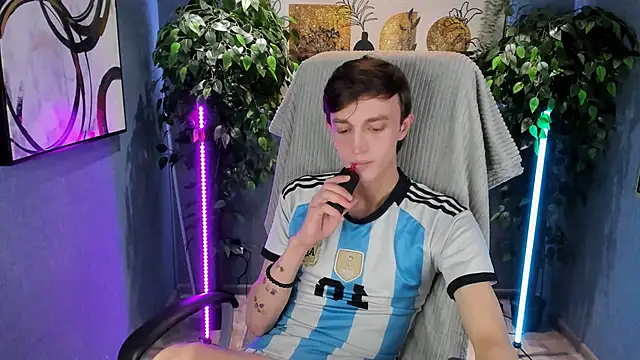 John Weasley online show from October 18, 2025, 6:04 am