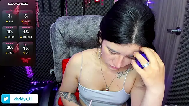 lilihot  online show from February 11, 2025, 4:02 pm