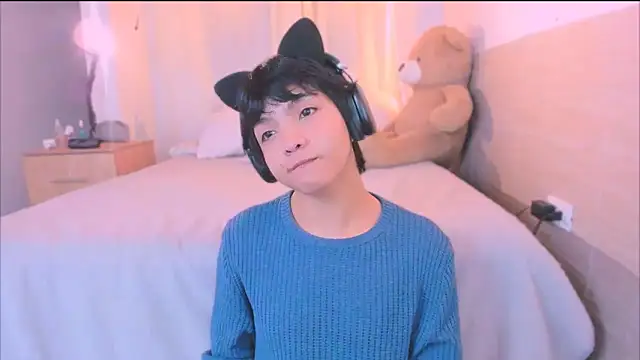 AllanYong18 online show from September 22, 2025, 7:36 am