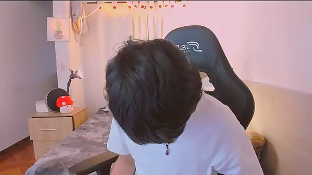 AllanYong18 online show from April 5, 2026, 11:28 am