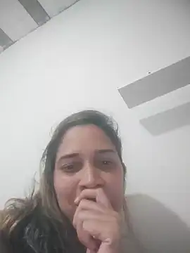 Sheilahotxh online show from September 11, 2025, 3:01 pm