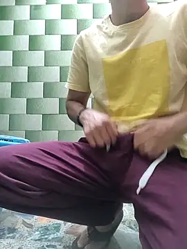 TOPMOON001 online show from October 5, 2025, 8:10 pm