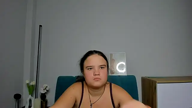 Snapshot of AdeleCruz chatting on October 6, 2025, 12:17 pm AdeleCruz online show from October 6, 2025, 12:17 pm