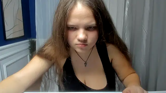 AdeleCruz online show from March 18, 2026, 1:02 pm