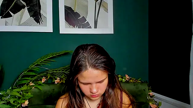 AdeleCruz online show from April 4, 2026, 12:01 pm