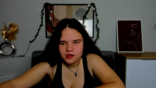 AdeleCruz online show from February 14, 2025, 1:29 pm