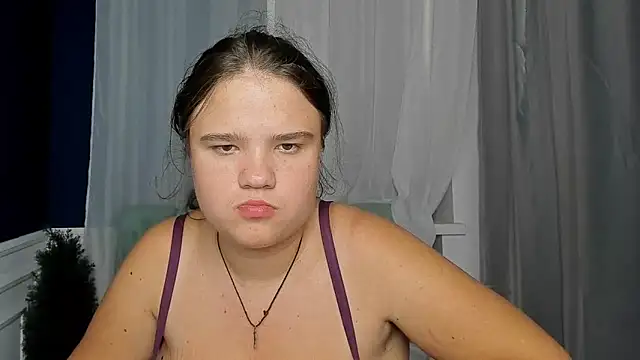 Snapshot of AdeleCruz chatting on September 19, 2025, 12:31 pm AdeleCruz online show from September 19, 2025, 12:31 pm