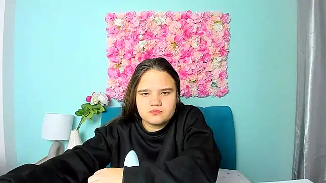 AdeleCruz online show from February 24, 2025, 12:59 pm