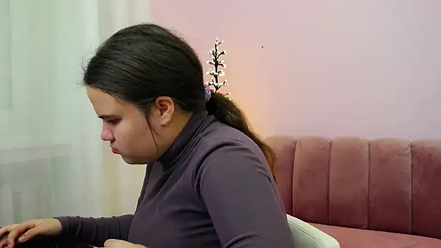 AdeleCruz online show from January 17, 2025, 8:24 am