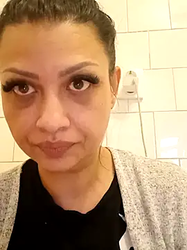 rosse26830 online show from March 18, 2026, 3:24 pm