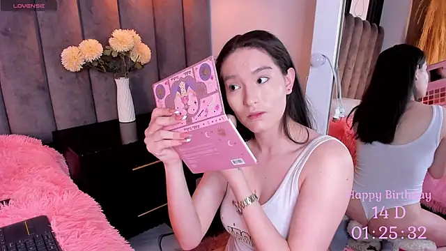 chelsea bolton  online show from September 29, 2025, 1:17 pm