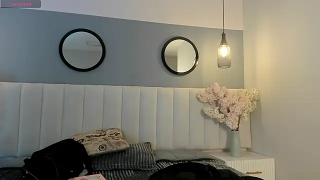 chelsea bolton  online show from February 23, 2026, 1:12 pm