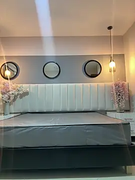 chelsea bolton  online show from April 15, 2026, 12:21 pm