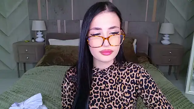 EmmaLawrens online show from February 12, 2025, 12:33 pm