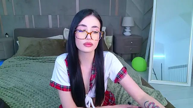 EmmaLawrens online show from February 8, 2025, 2:05 pm