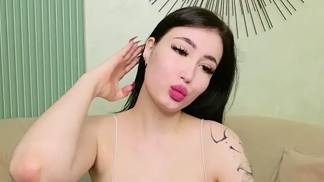EmmaLawrens online show from June 20, 2026, 10:53 am