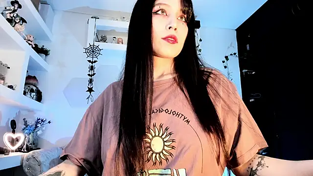 Effy Devalk online show from March 19, 2025, 3:29 pm