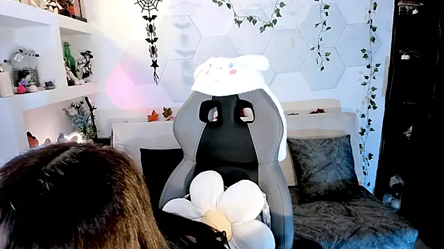 Effy Devalk online show from February 1, 2025, 2:02 pm