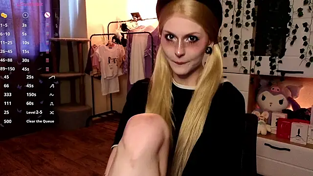 Snapshot of Emily__Mooree chatting on October 4, 2025, 7:32 am Emily Mooree online show from October 4, 2025, 7:32 am