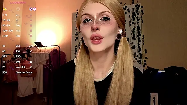 Snapshot of Emily__Mooree chatting on October 18, 2025, 7:10 am Emily Mooree online show from October 18, 2025, 7:10 am