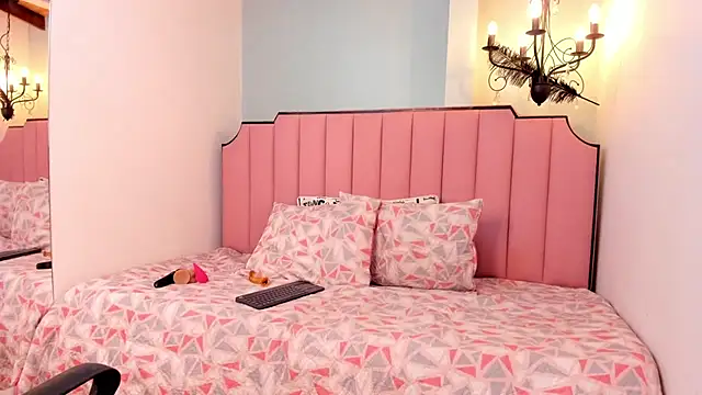 KarenSims online show from December 5, 2025, 9:41 am