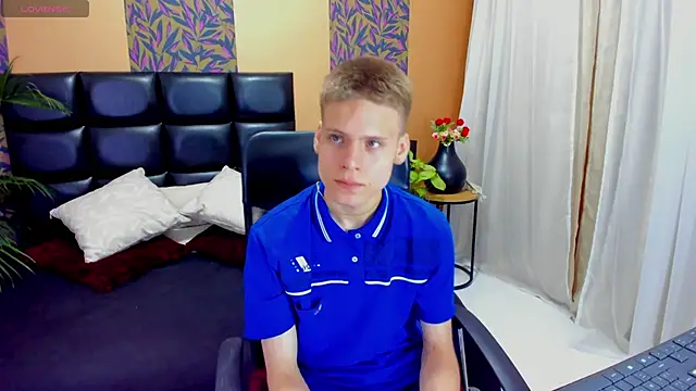 Snapshot of blondie_lover69 chatting on February 18, 2025, 7:41 pm blondie lover69 online show from February 18, 2025, 7:41 pm