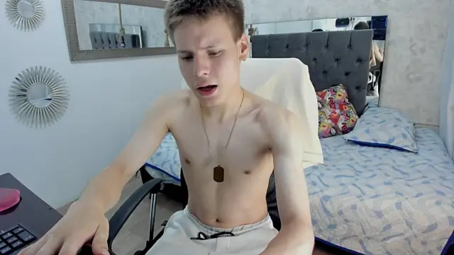 Snapshot of blondie_lover69 chatting on March 15, 2025, 8:10 pm blondie lover69 online show from March 15, 2025, 8:10 pm