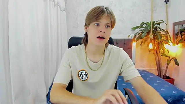 blondie lover69 online show from September 24, 2025, 9:32 pm