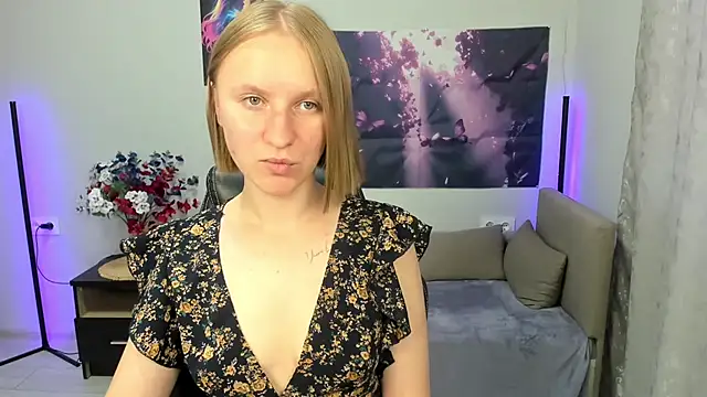 Snapshot of BeautyBlondy chatting on September 14, 2025, 12:27 pm BeautyBlondy online show from September 14, 2025, 12:27 pm