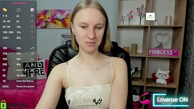 Snapshot of BeautyBlondy chatting on October 14, 2025, 6:03 am BeautyBlondy online show from October 14, 2025, 6:03 am