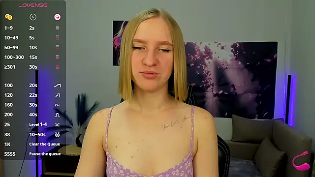 Snapshot of BeautyBlondy chatting on October 20, 2025, 12:27 pm BeautyBlondy online show from October 20, 2025, 12:27 pm