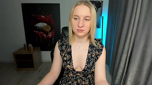 Snapshot of BeautyBlondy chatting on February 10, 2025, 1:33 pm BeautyBlondy online show from February 10, 2025, 1:33 pm