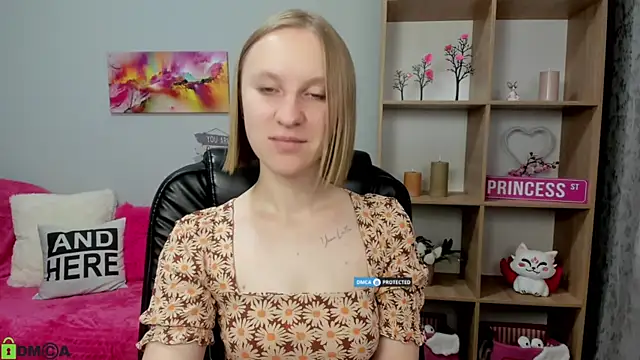 Snapshot of BeautyBlondy chatting on September 17, 2025, 11:12 am BeautyBlondy online show from September 17, 2025, 11:12 am