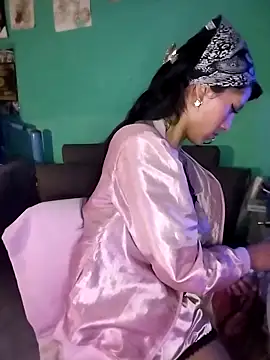 Cleo Hott online show from November 5, 2025, 5:32 am