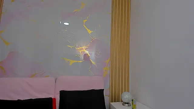 Snapshot of Kim_Lennon chatting on October 9, 2025, 8:31 pm Kim Lennon online show from October 9, 2025, 8:31 pm